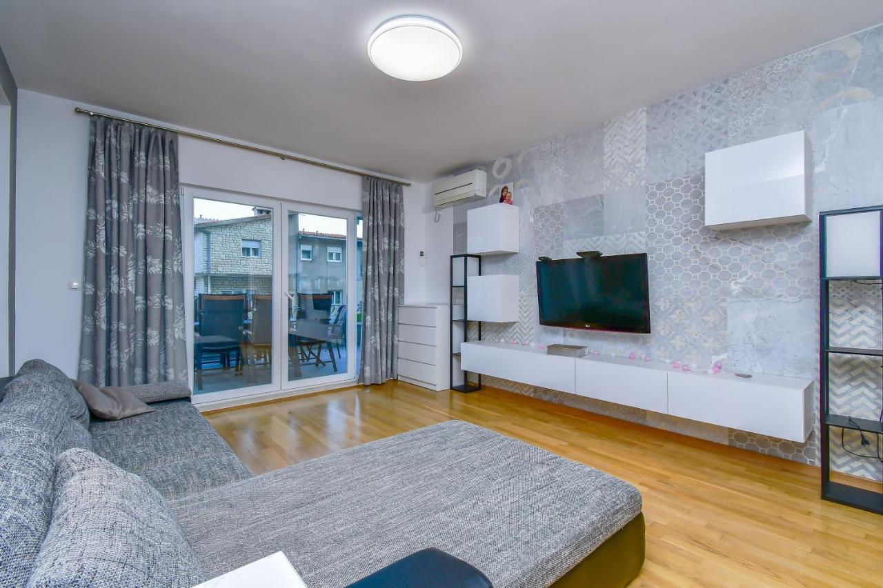Apartment Ela Omiš Kültér fotó